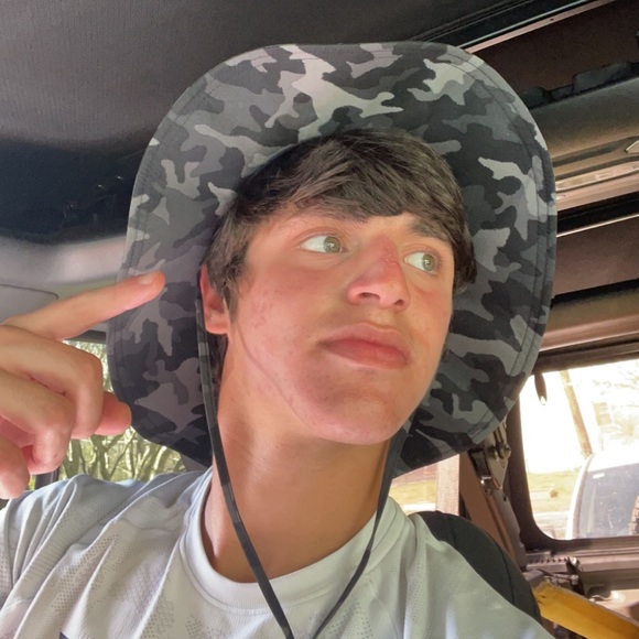 Meet your Posher, Sam - Picture 1 of 1